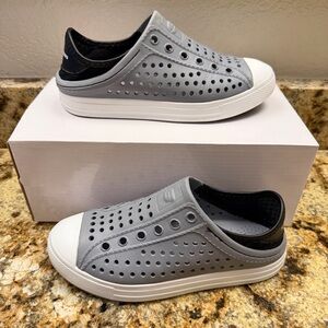 Skechers Foamies Guzman Kids Size 1 Perforated Water Shoes - Gray Black & White